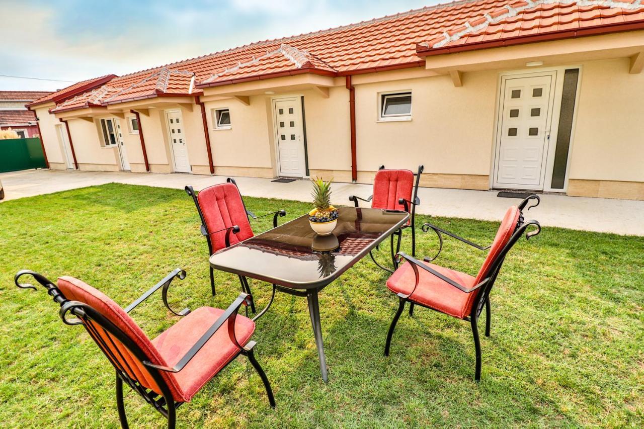 Simo Apartments Airport Подгорица Екстериор снимка