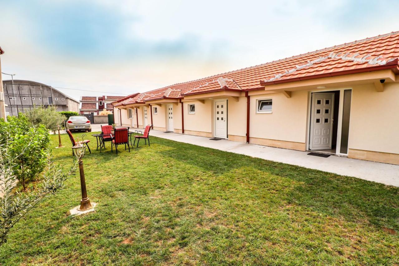 Simo Apartments Airport Подгорица Екстериор снимка