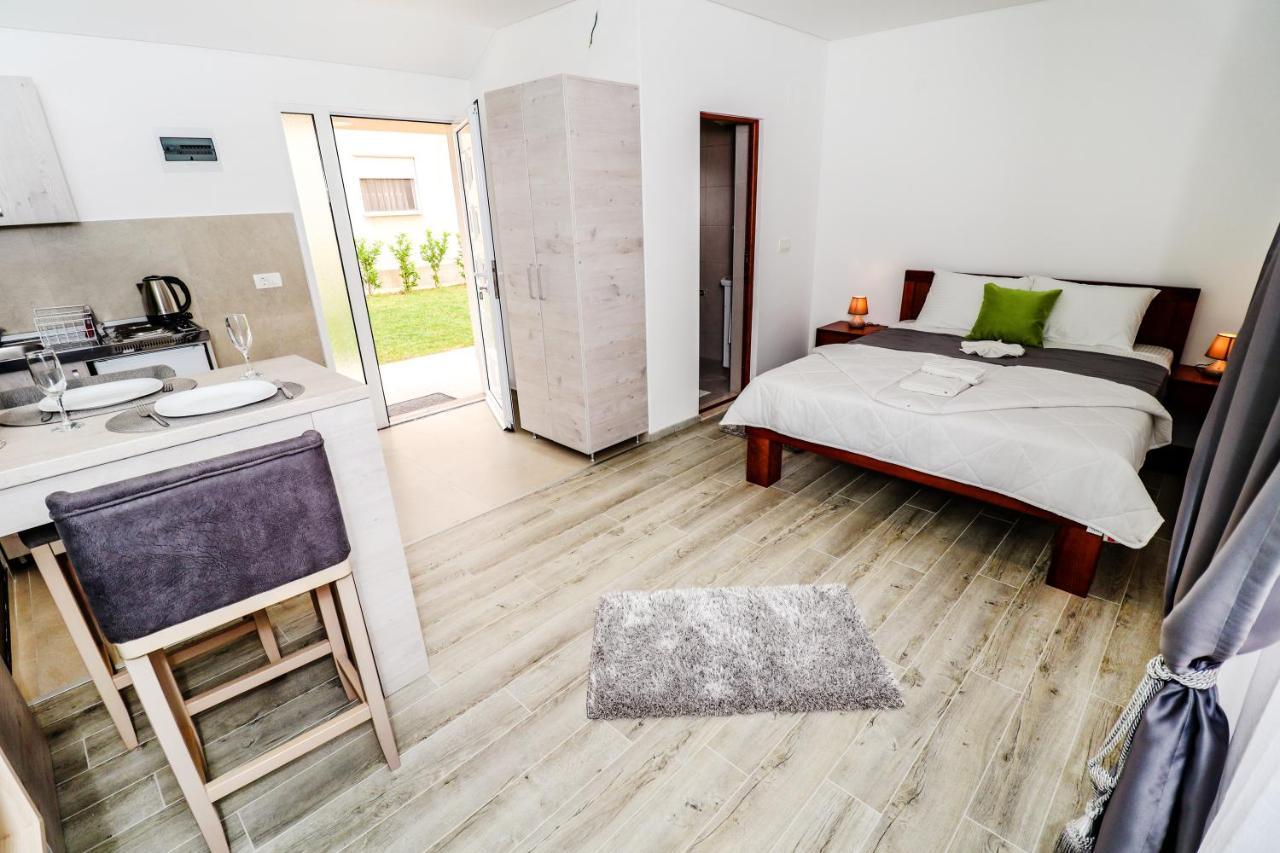 Simo Apartments Airport Подгорица Екстериор снимка
